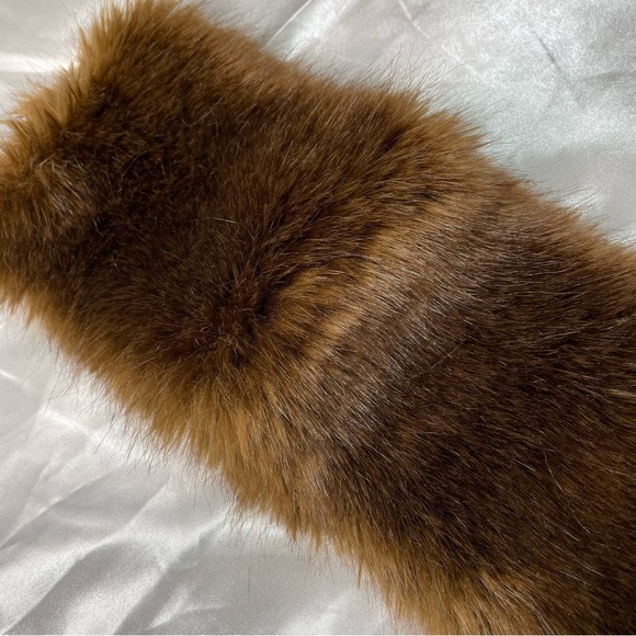 Danier Short Fur Pin Scarf - Picture 2 of 8